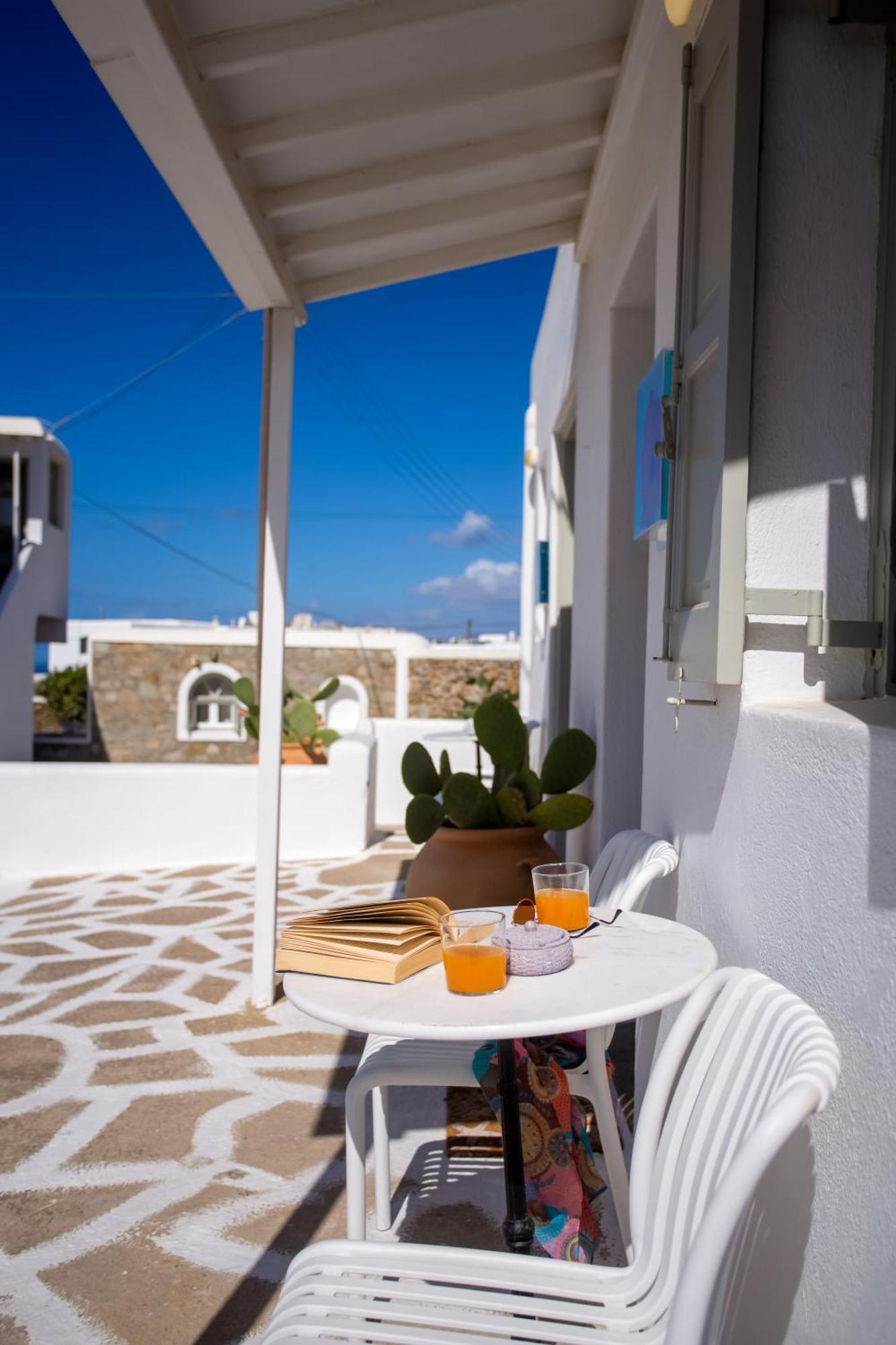 Sing And Blossom Accommodation Mykonos Town エクステリア 写真